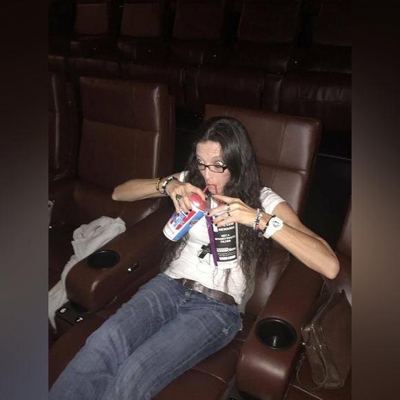 Meet your Posher, Robyn - Picture 2 of 8